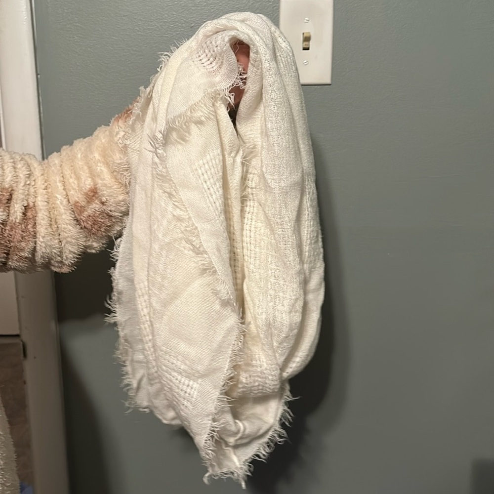 White infinity scarf